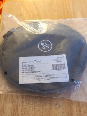Pampered Chef Gray Fabric Tortilla Warmer with Logo